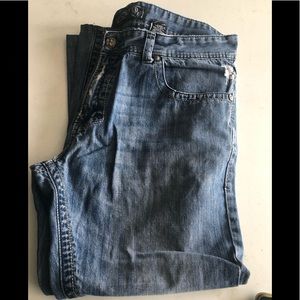 Lslightly distressed jeans